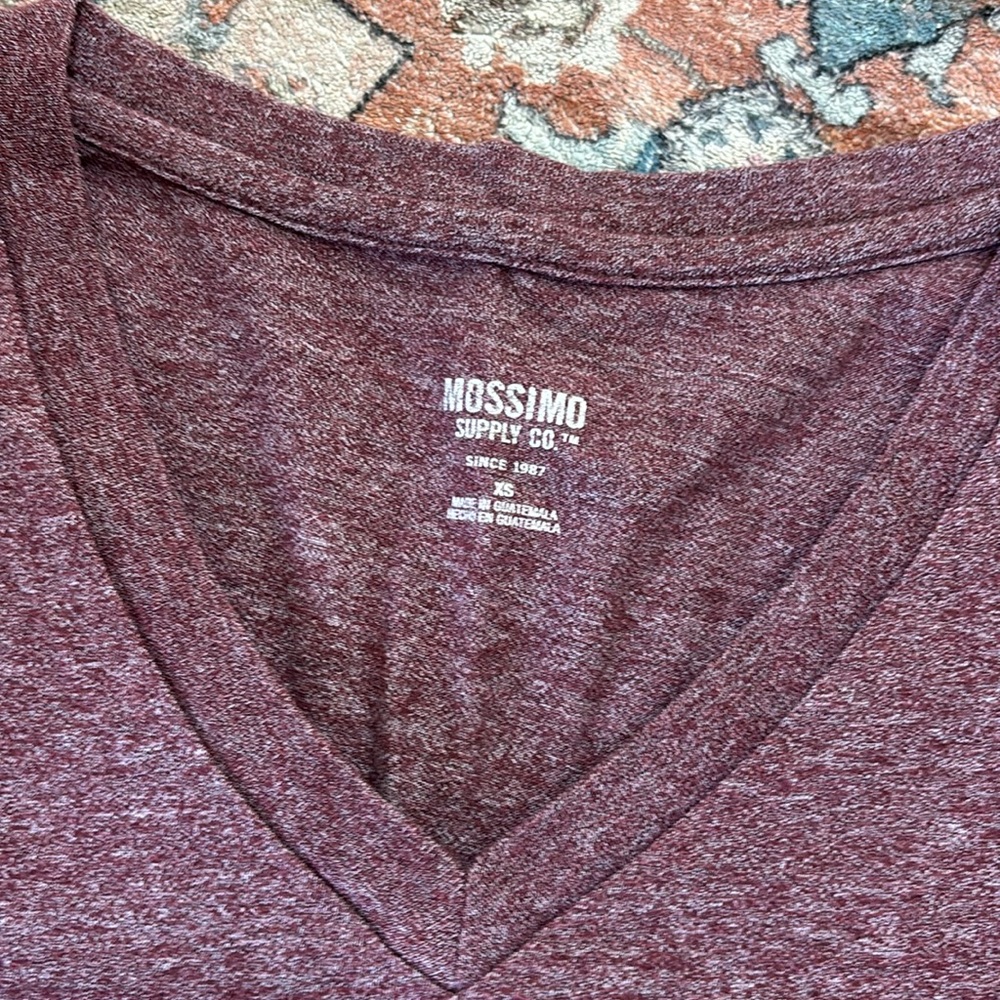 Target V-neck/FREE - Picture 2 of 2